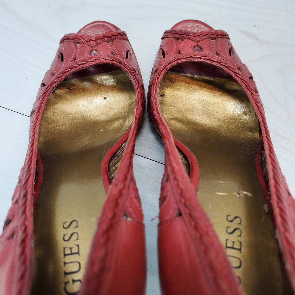 Guess Cherry Red Leather Peep Toe Platform Pumps Laser Cut Heels Womens 7.5M - Picture 10 of 11